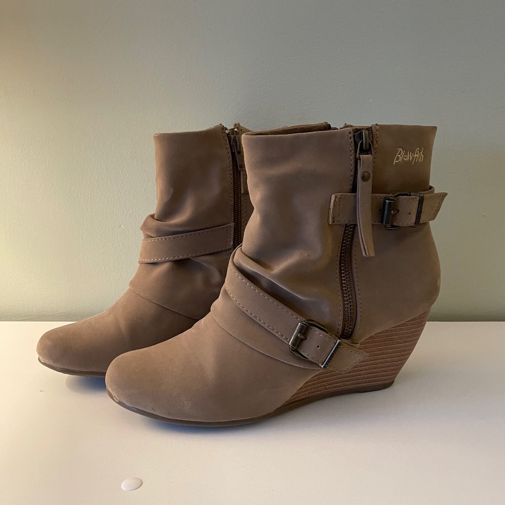 Blowfish Wedge Bootie with Buckle Details & Side Zippers in Camel, Women’s 9
